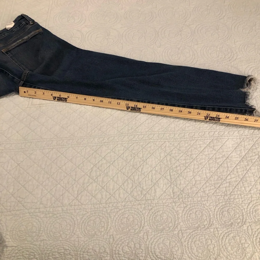 Good American Cigarette cropped jeans. Size 10.